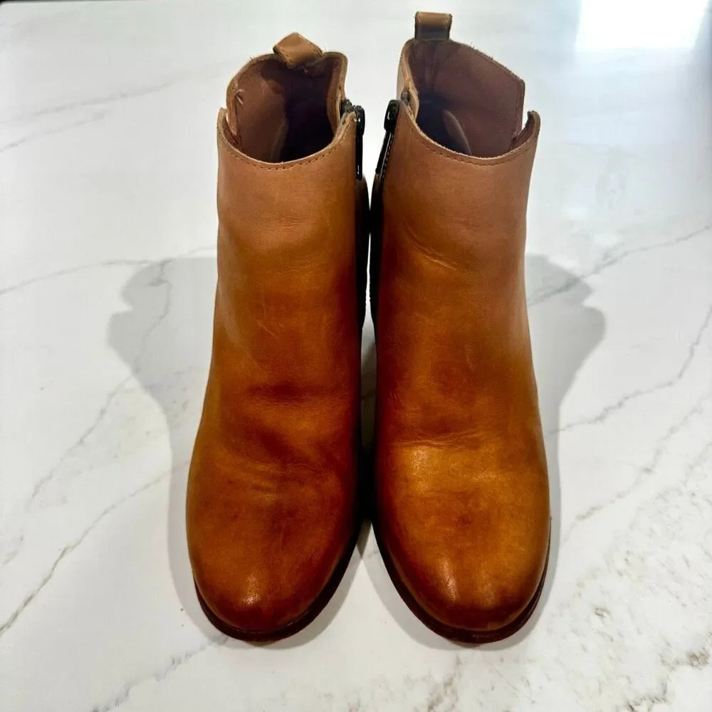 Frye very nice